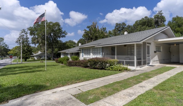 Walk 5 blocks to downtown dining & shopping. 2 BR, 2 Bath