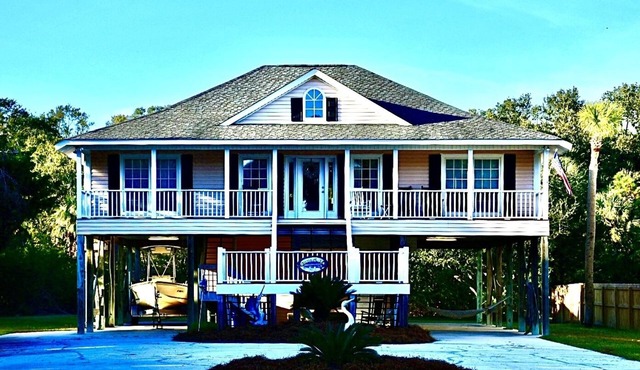 Walk 600' to Beach, Slp 10, Wi-Fi, Tidal Cr, perfect for family