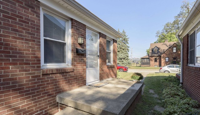 Walk/Crawl to Indy500 in Charming 1-bedroom duplex in Speedway
