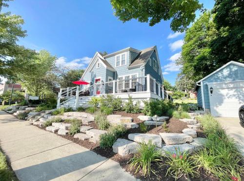 Walk Downtown & River Stylish Cozy Stay w Huge Porch