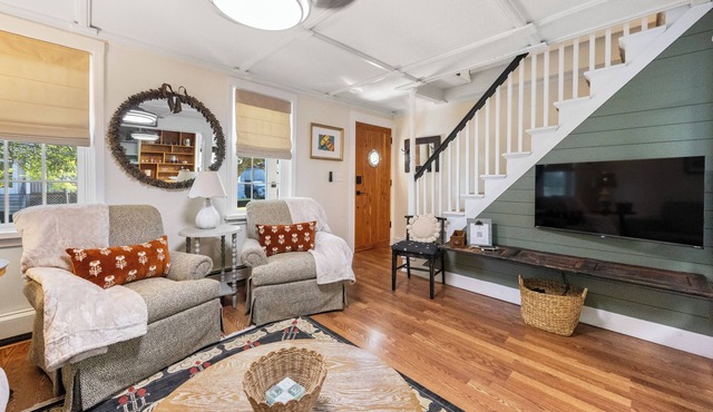 Walk Downtown! SUNY, near Power Plants, Hospital, Pets. 3 bathrooms, King beds!