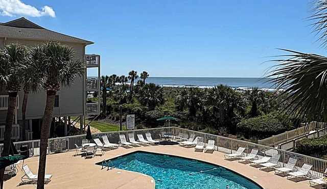 Walk Everywhere! Oceanfront Across from Coligny
