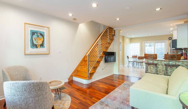 Walk everywhere from renovated 3bd Bella Vista gem