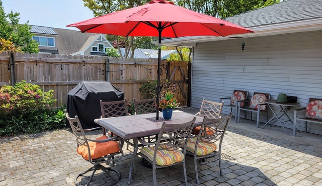 Walk Everywhere - Hidden Oasis - On Beach Time! - 2 Patios - Best Value in Town