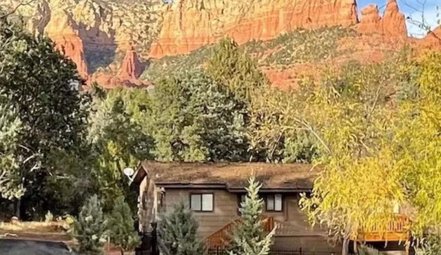 WALK EVERYWHERE IN UPTOWN VIEWS GALORE ! PRIVACY AND PEACE W/HOT TUB AND VIEWS