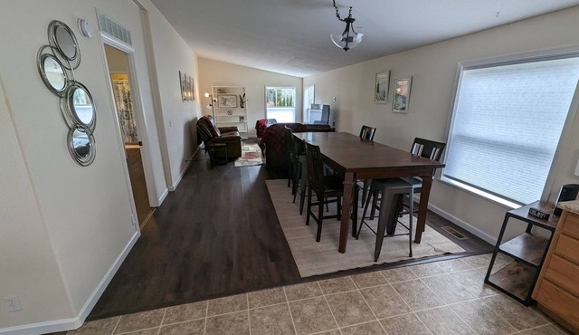 Walk EVERYWHERE: the river, park, restaurants, trail! Lots of Space!