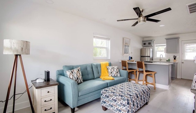 Walk Everywhere! 1-Bedroom Gem in Downtown Hub