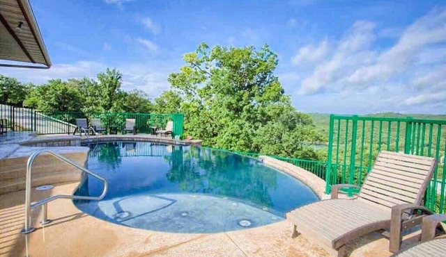 Walk in condo at The Cliffs Resort! Near SDC!