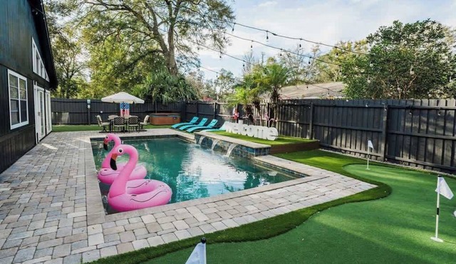 Walk into Tropical Paradise - POOL - GYM - HOT TUB