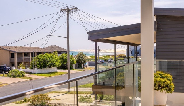 Walk on Birubi, 1/40 Ocean Ave - WIFI, Boat Parking & Water Views