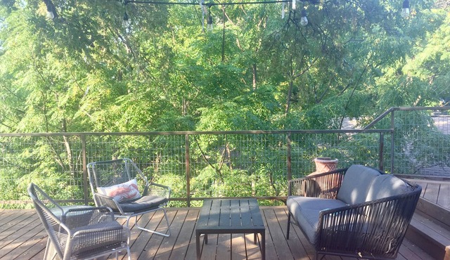 Walk or bike to SXSW, Large Eastside home w/ outdoor entertaining