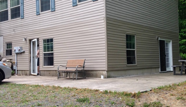Walk Out Lower Level of clean 2 Family Lake House