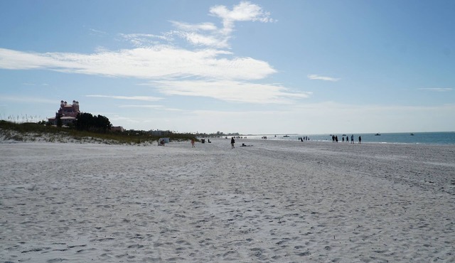 Walk out to the Beach from your 2 Bedroom Condo or swim in the pool. Sleeps 6