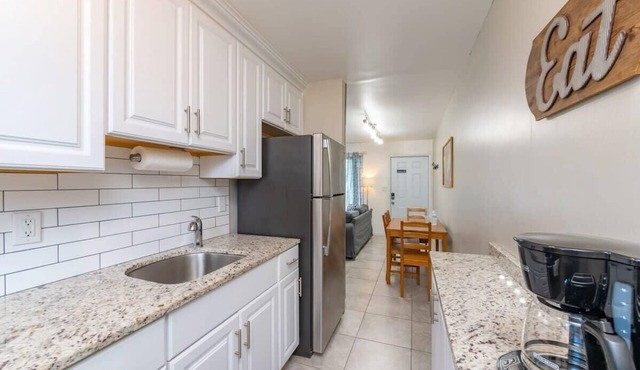 Walk Pompano Beach From Our Cozy One Bedroom Apt