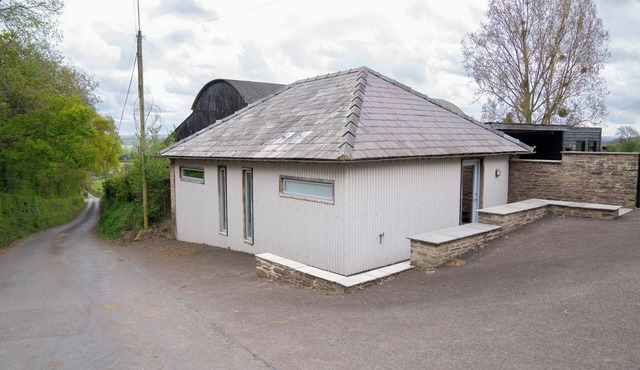 Walk & Ride Base – 20 minutes to The Wye Valley & Abergavenny