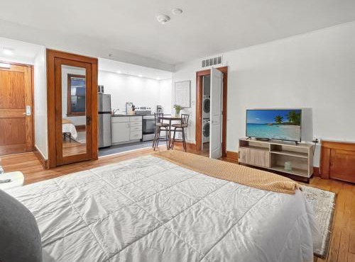 Walk to 3 Breweries! 1 Bed Apartment