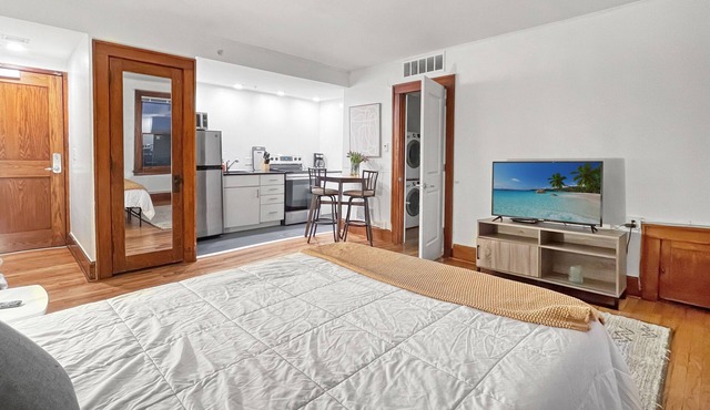 Walk to 3 Breweries! 1 Bed Apartment