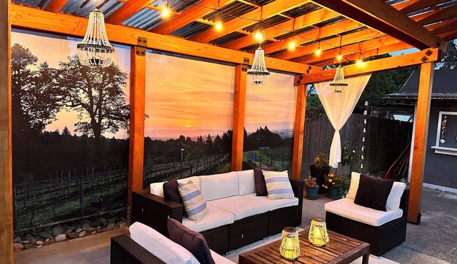 Walk to 9 Wineries & Red Hills Market Firepit Trellis Swing Fast Wifi