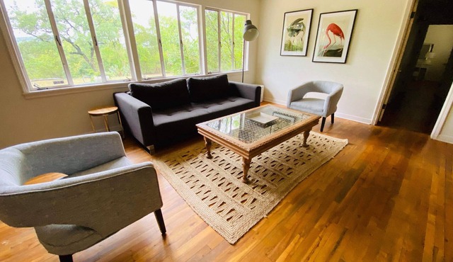WALK TO ACL FEST - Sleeps10 with Hilltop Privacy