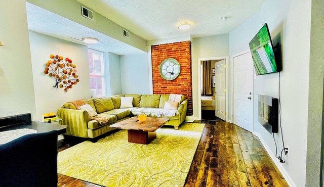 Walk to ACRISURE in 23 Mins! King Bed + FREE private park ✭Perfect Locale✭