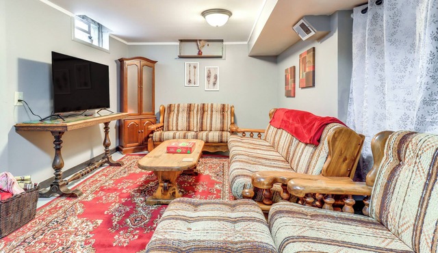 Walk to Adrian College: Family Home in Michigan