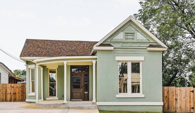 Walk to Alamodome! Historic Spacious Home