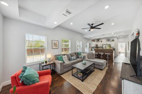 Walk to Alamodome! Stylish Home w/Private Parking