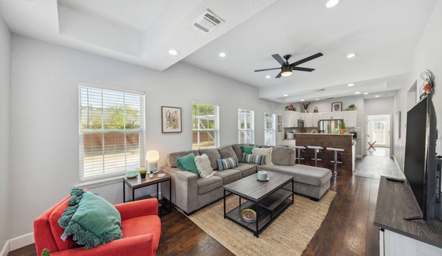 Walk to Alamodome! Stylish Home w/Private Parking