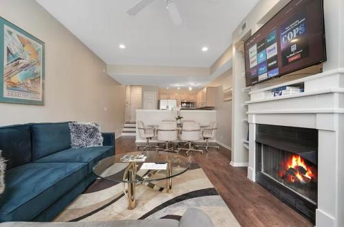 Walk to All-2King Beds-3BA-Washer-Dryer-Highlands