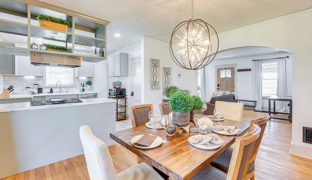 Walk to Amphitheater & Stadium: Home w/Deck!