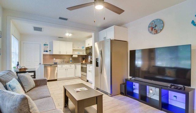 Walk to Art District + Beach: Pet-Friendly Getaway