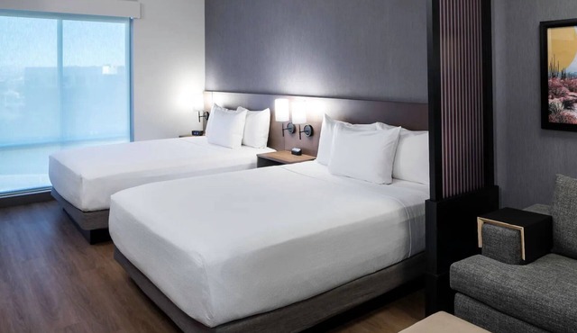 Walk to ASU from Modern Tempe Suite – Near Dining, Nightlife & Downtown Phoenix