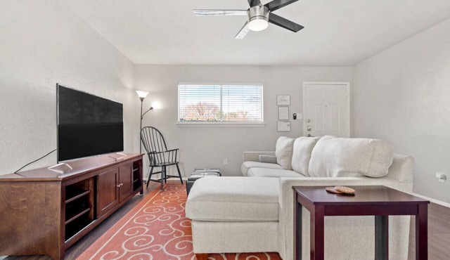 Walk to AT&T! Family-Friendly 2 Queen Beds