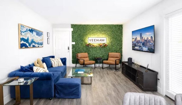 Walk to AT&T Stadium, 3 King Beds, Lux 2BR, Free Parking, 2 Gig WiFi