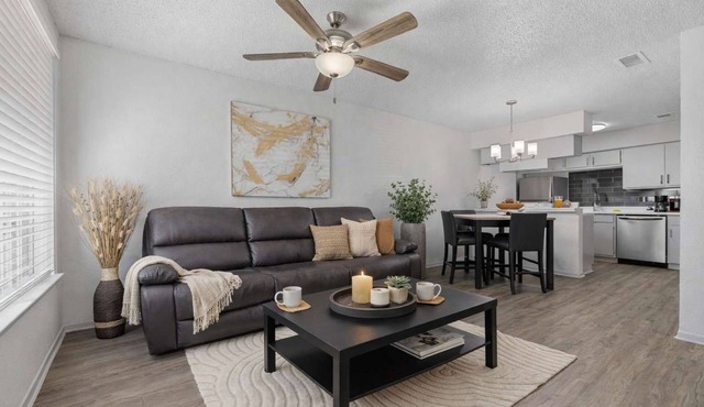 Walk to AT&T Stadium Group-Friendly 2BR