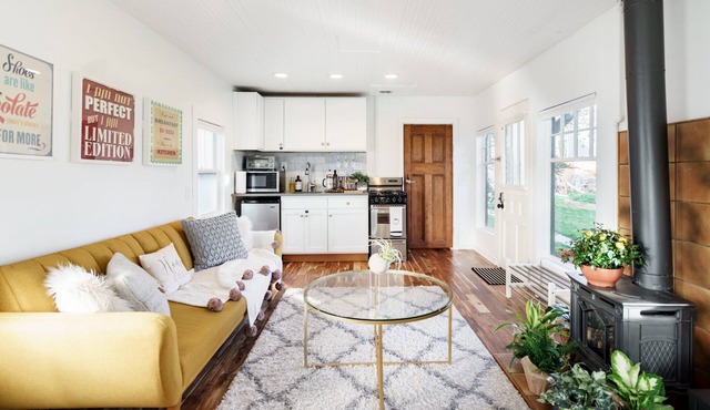 Walk to Award-winning Restaurants ♥ Cute Cottage