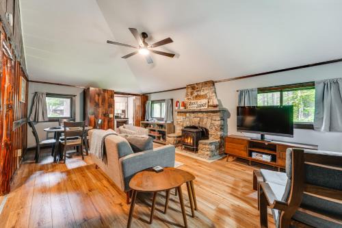 Walk to Barrett's Park: Wooded Cabin w/Grill!