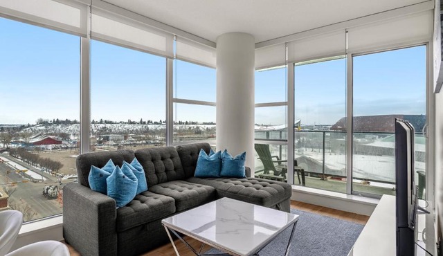 Walk to Bars, Casino, Stampede & Saddledome PLUS FREE Bonus Banff Pass, Parking & Wine!