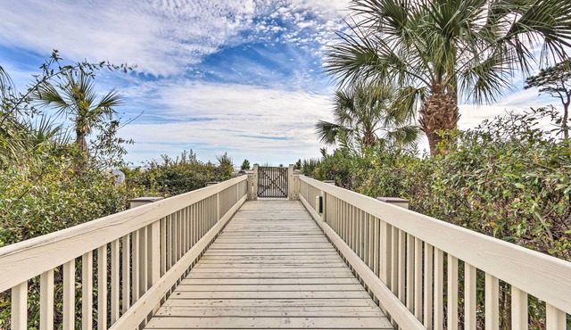 Walk to Bars & Shops: Resort Condo in Hilton Head!