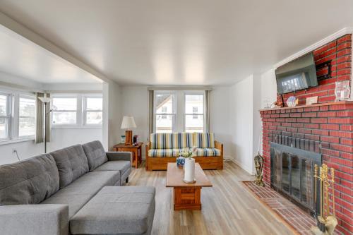 Walk to Bay and Ocean Pet-Friendly Surf City Apt