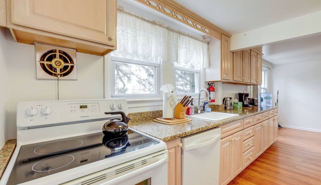 Walk to Bay & Ocean: Pet-friendly Surf City Apt