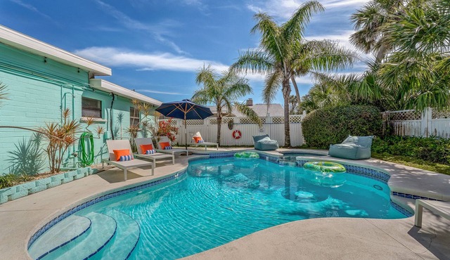 Walk to Beach Heated Pool In-Law Suite | Great For Families & Groups