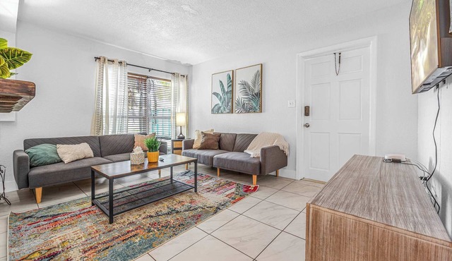Walk to Beach - 2BR Between River & Ocean