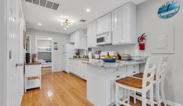 Walk to Beach! 4 Beach Badges Included. BBQ + Fire Pit. Towels + Linens Included