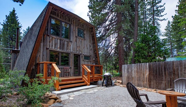Walk to Beach | 6 miles to Skiing | Fenced Yard | Dog Friendly