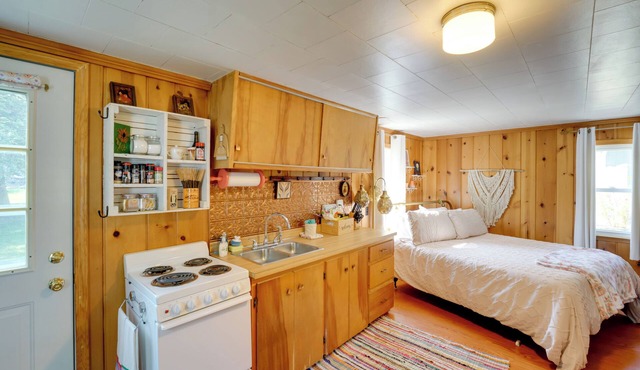 Walk to Beach Access! Chic Port Austin Studio