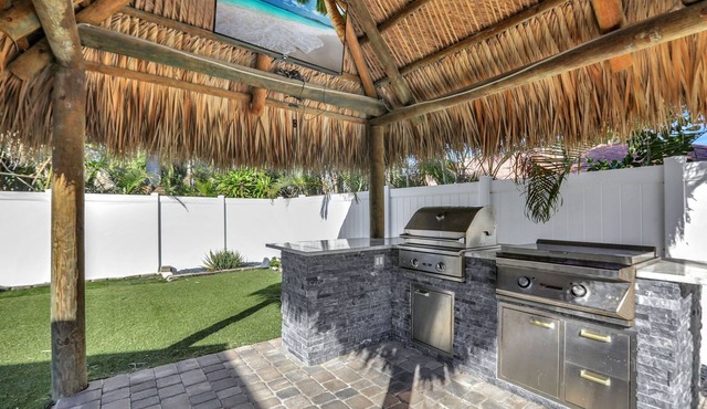 Walk to Beach and Restaurants 4 Bedroom Home with Pool Deerfield Boca Raton