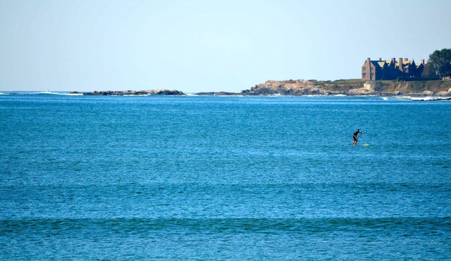 Walk to Beach and Restaurants!