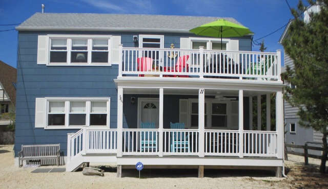 Walk to beach , bay , shopping & restaurants , Sunset Views at end of our st 1