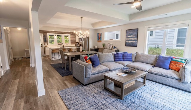 Walk to Beach, Brand New Townhouse with EV Charging